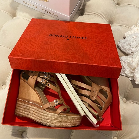 Donald J Pliner Wedges - Picture 7 of 8